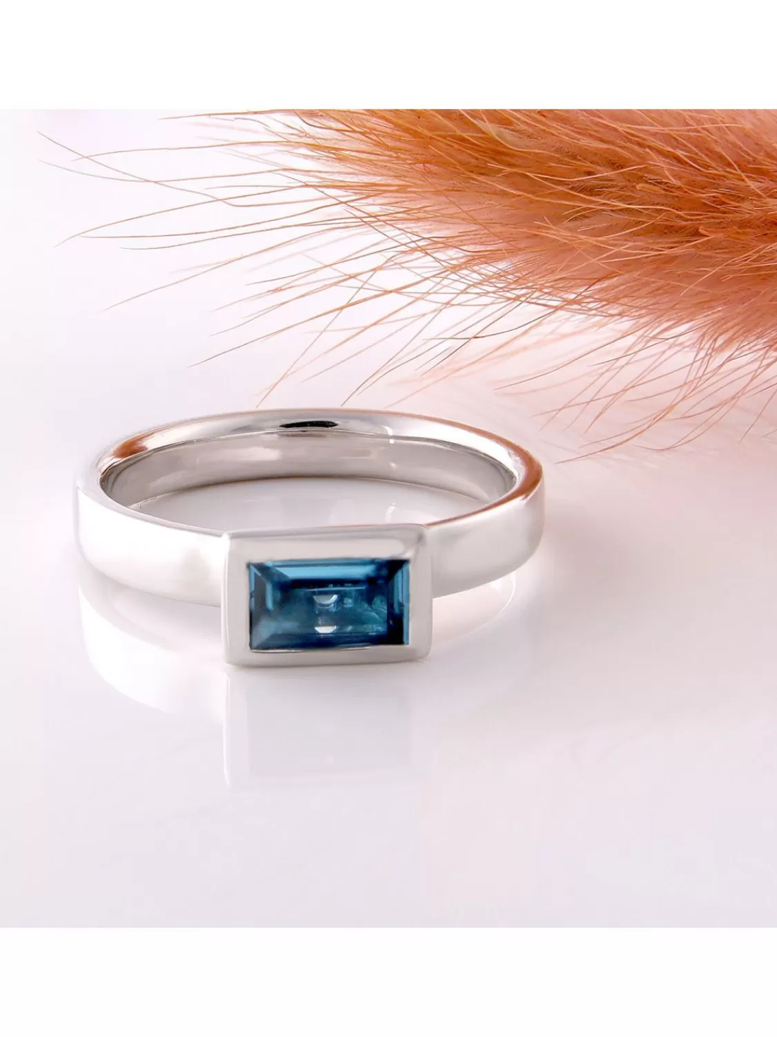 Acalee Topas Ring Weisgold 333 / 8K Topas London Blau | Damenschmuck