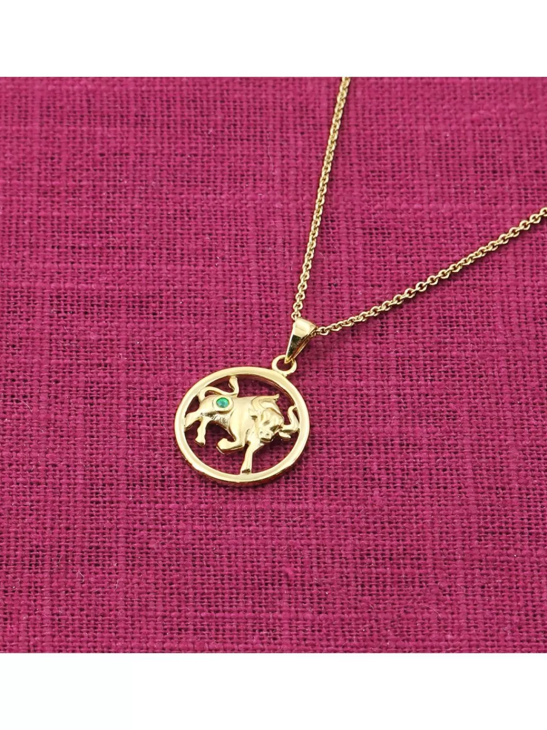 trendor Sternzeichen Stier Gold 333 Mit Smaragd + Vergoldete Kette | Damenschmuck